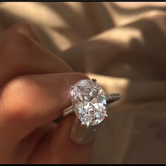 Oval synthetic Diamond+Engagement Ring+Halo+Wedding+4k plus+CZ - Picture 2 of 6